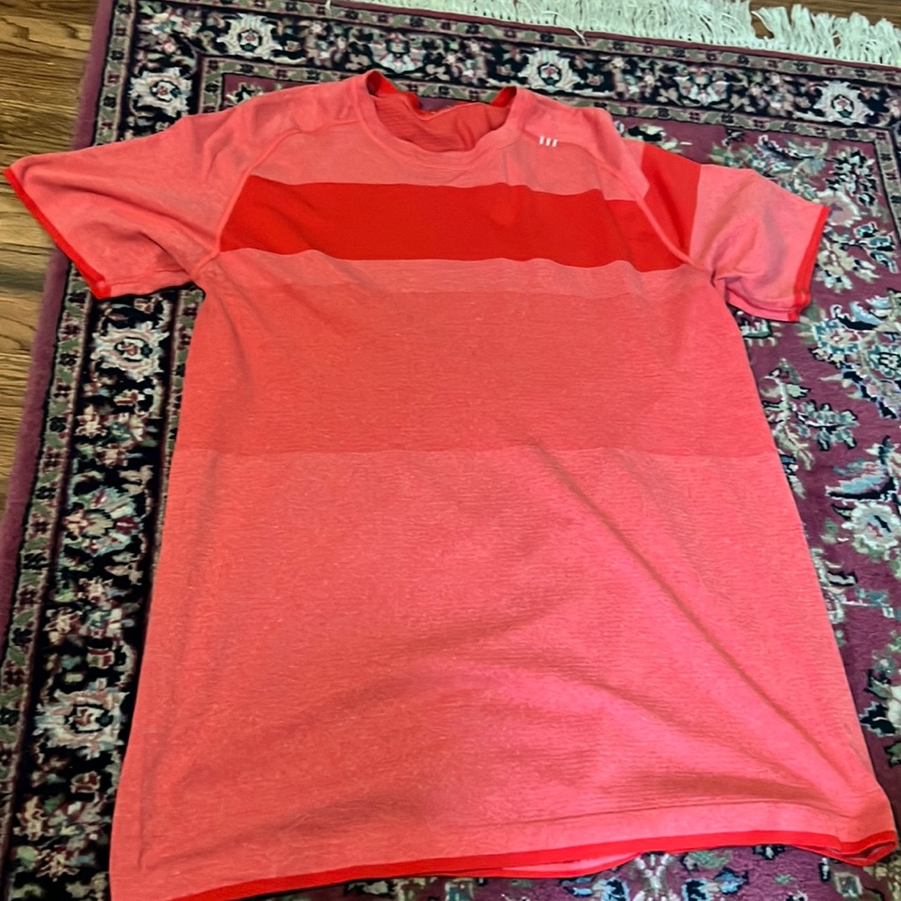 Mens Short Sleeve Lululemon Tshirt size Large
